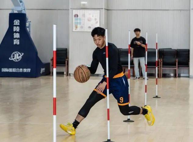 英雄联盟S15赛制-关于锐不可当首场状态出色，拜仁观众沸腾！，Scout重返赛场赛场气氛高涨的信息