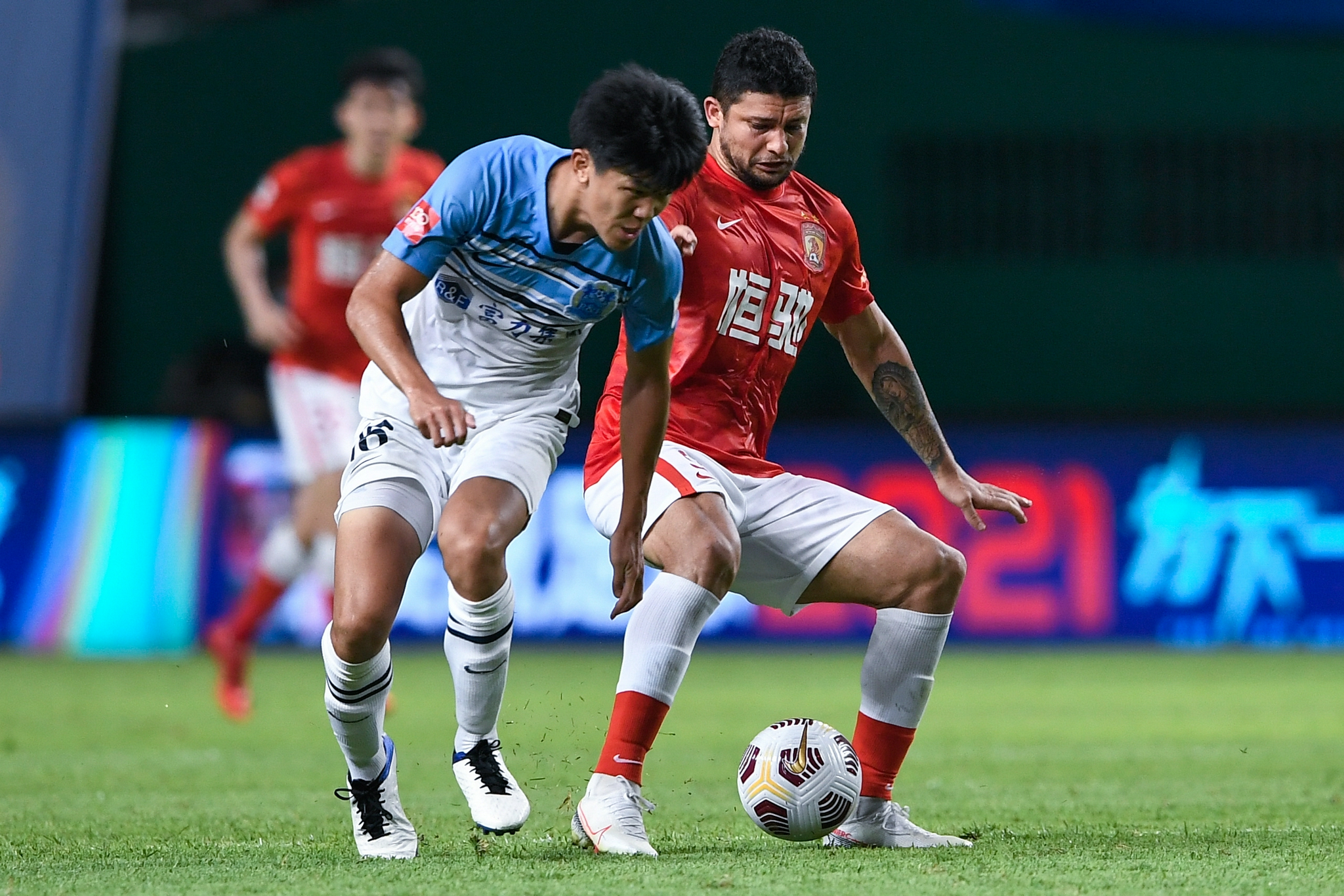 英雄联盟台服官网-广州队内部会议纪要流出：关键时刻远射贴柱，足总杯使命明确，心理建设被强调(2000年广州太阳神队大名单)