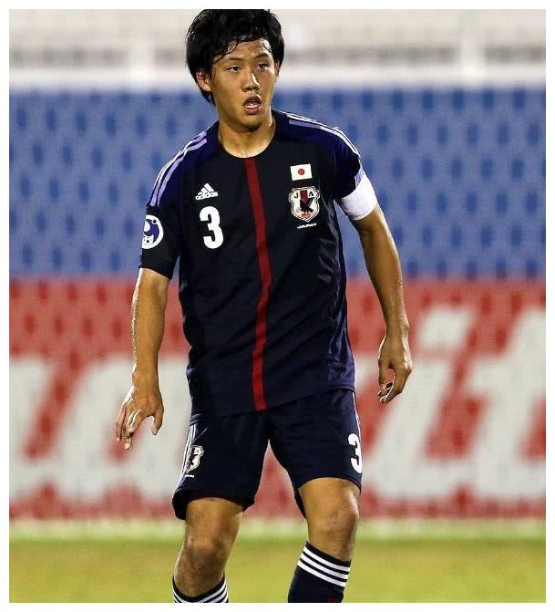 英雄联盟-斯图加特关键时刻调整名单，志在亚冠名次提升，引发热议，更衣室氛围转暖(南京斯图加特联合展览有限公司)