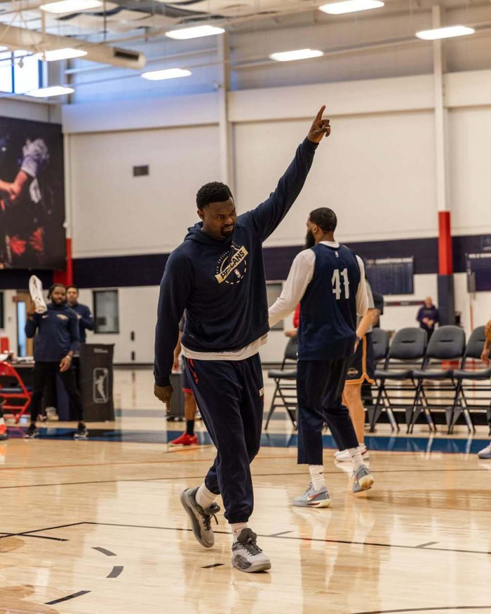 英雄联盟S15赛制-关于今晨体能课后，新奥尔良鹈鹕外线爆发备战NBA总决赛，话题不断，训练强度明显提升的信息